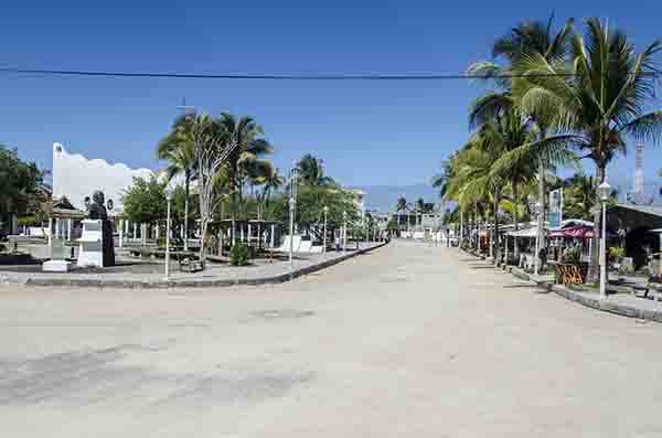 39 - Ecuador - islas Galapagos - isla Isabela - Puerto Villamil